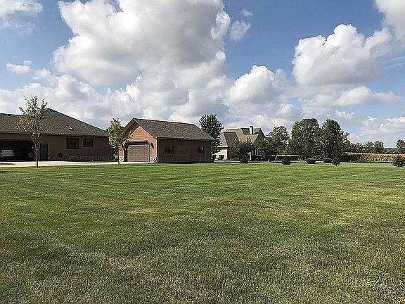 2nd image of 4457 Meadowgrove Dr NW