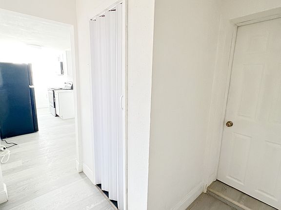 5th image of 205 S Grove St #6