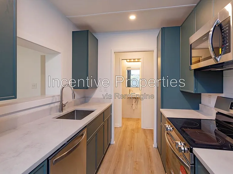 816 Putnam Ave — Photo 8