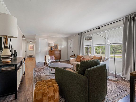 2nd image of 433 Bellevue Ave