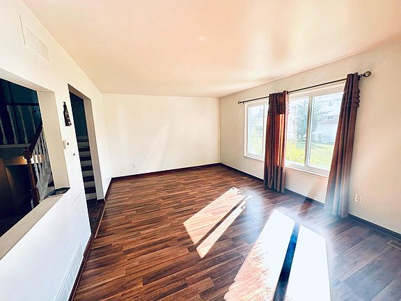 4th image of 36177 Waltham Dr