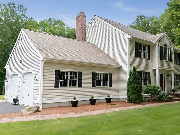 4th image of 9 Lisa Ln