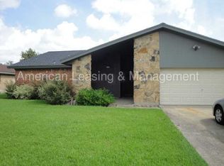 870 Ridgewood Dr, Port Neches, TX 77651