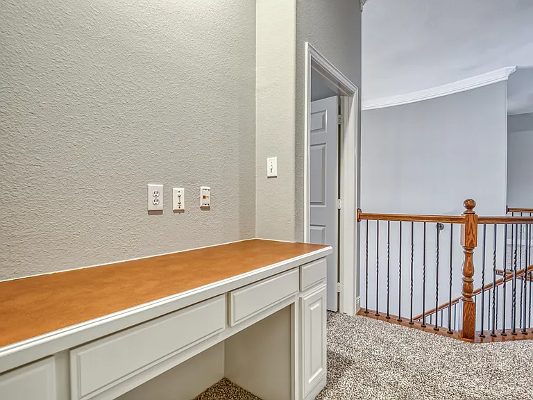 6533 Riveredge Dr — Photo 41