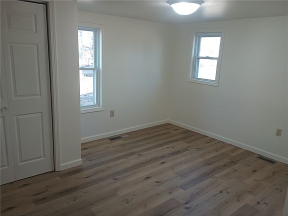 2nd image of 208 S H St