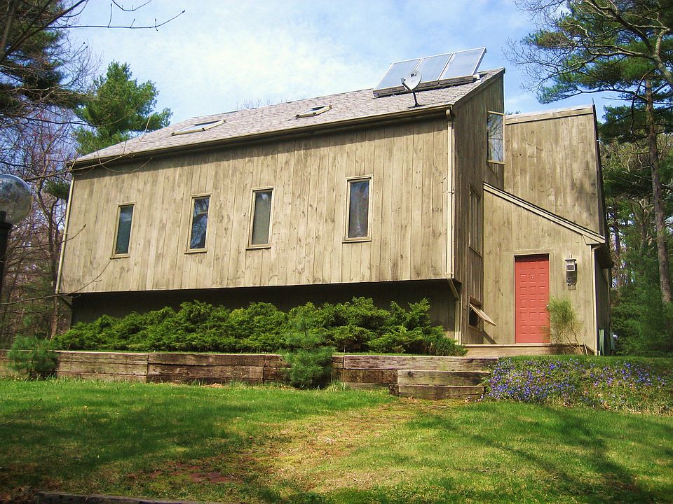 2nd image of 290 Pine St