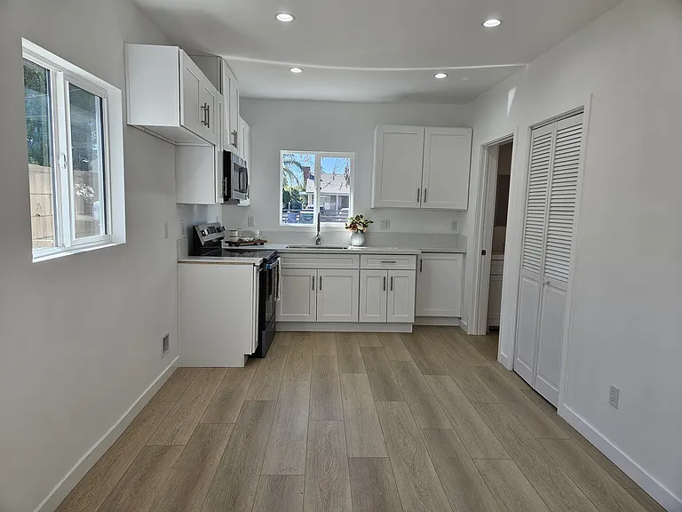 9298 Tamarack Ave #9298 — Photo 2