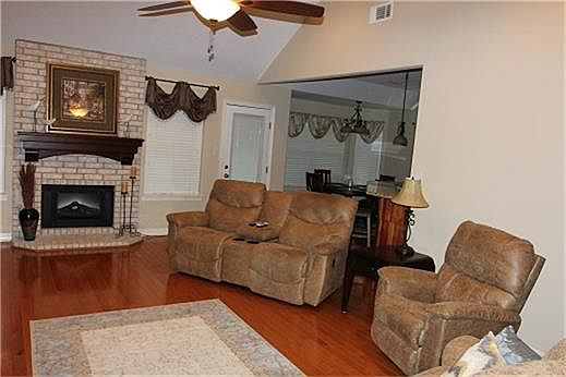 5th image of 3214 Canterbury Ln
