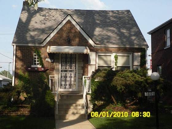 1st image of 7609 S Artesian Ave
