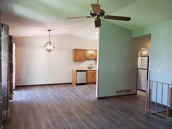 3rd image of 242 96th Ln NE