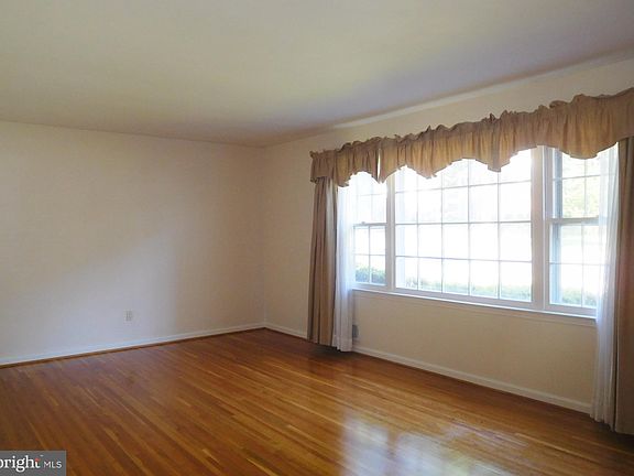 4th image of 8213 Donset Dr