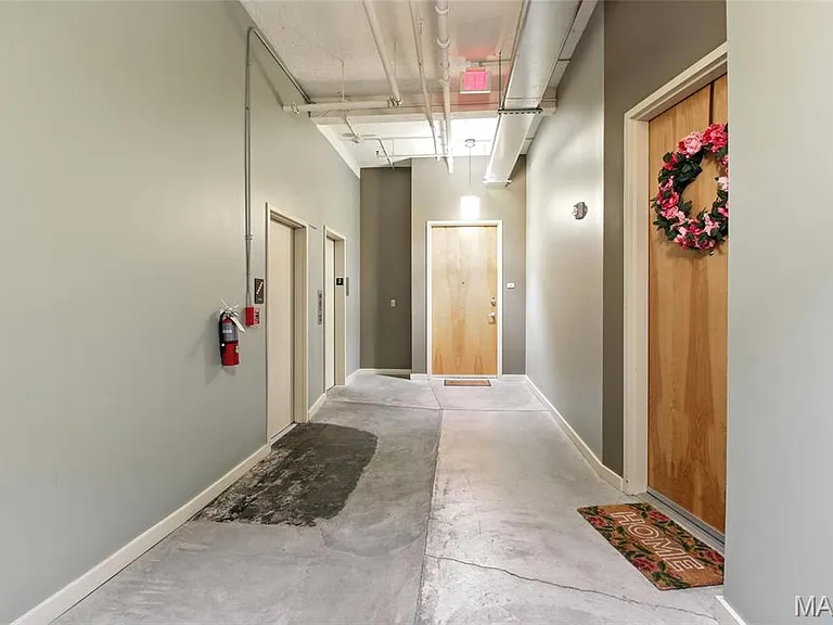 1627 Locust St #202 — Photo 35