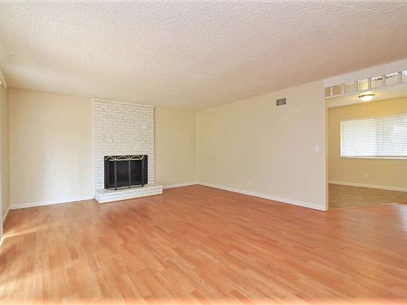 4th image of 25980 E Edgemont Dr