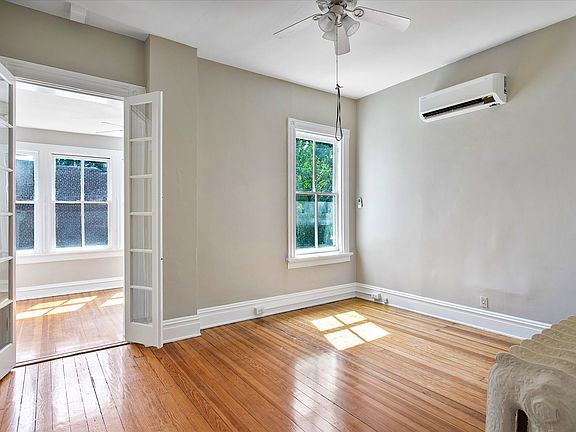 3rd image of 2105 Stuart Ave