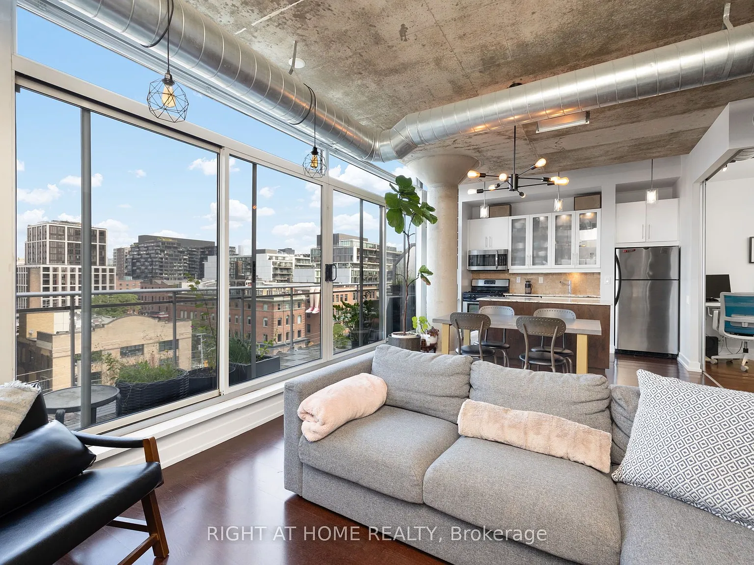 2 bed, $3,900 — Photo 1