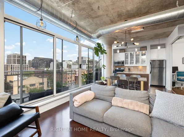66 Portland St #Penthouse 805, Toronto, ON M5V 2M6