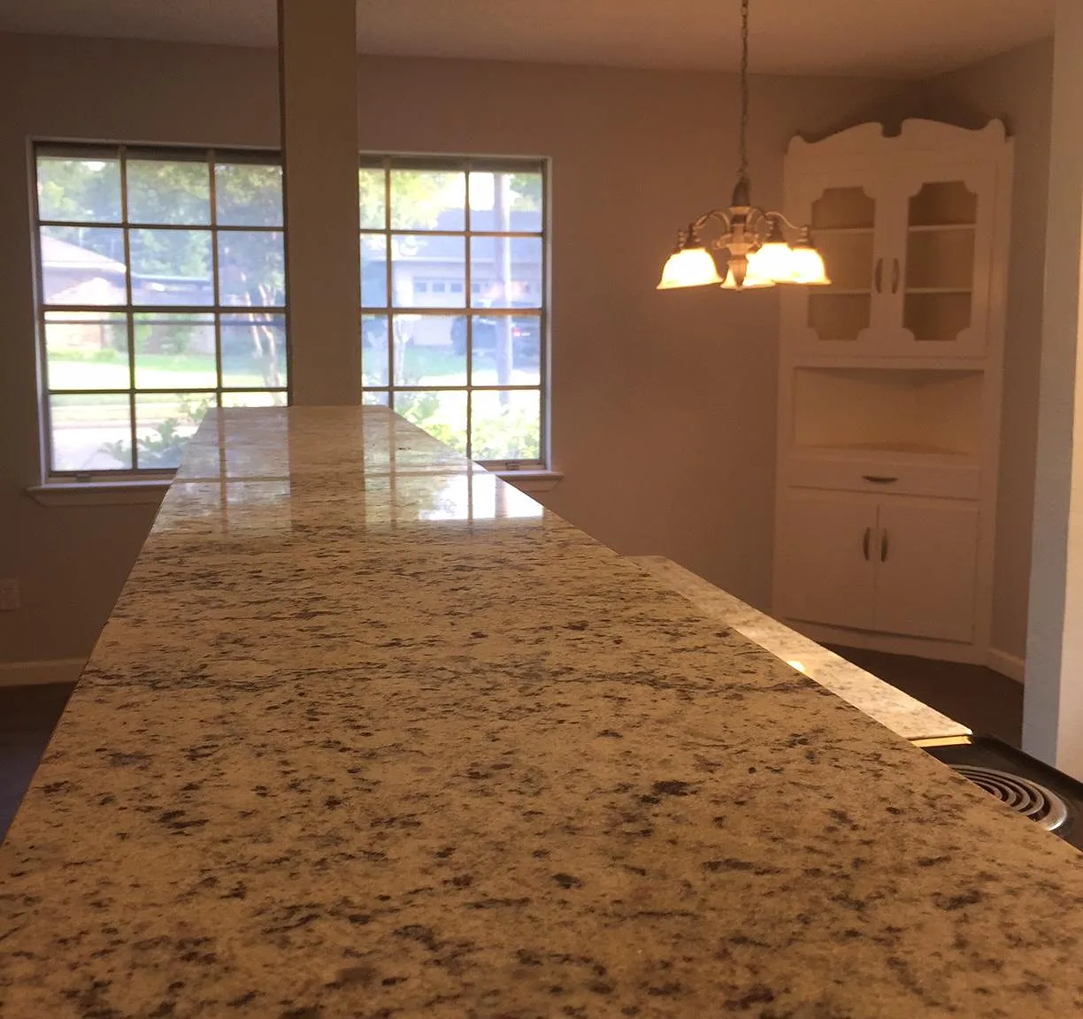 3 bed, 1372 sqft, $2,095 — Photo 3