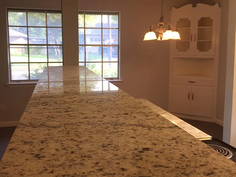 1527 Hillside Dr — Photo 3