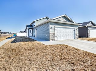 3397 Maple Leaf Loop S, Fargo, ND 58104