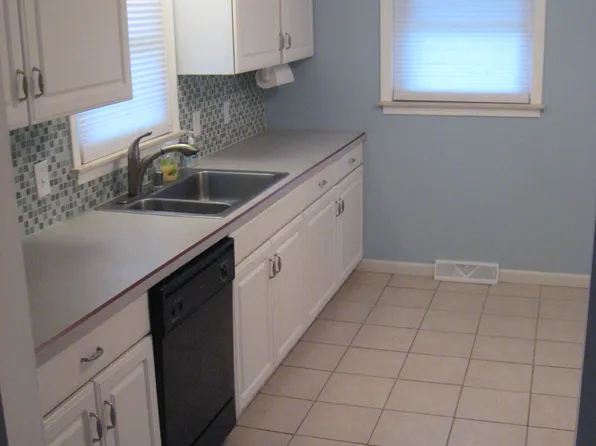 9225 Spencer Rd, South Lyon, MI 48178