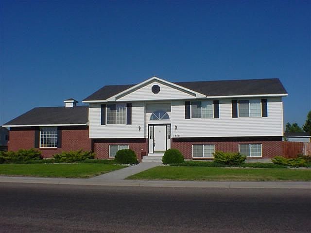 GREAT CURB APPEAL