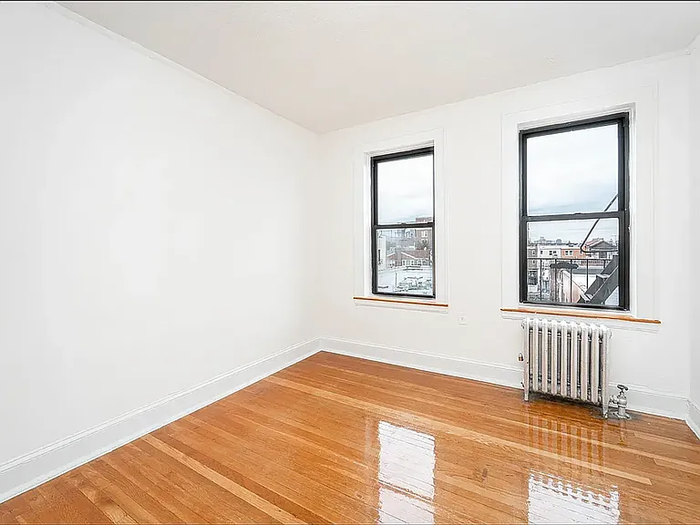 21-54 Crescent St #D3 — Photo 9
