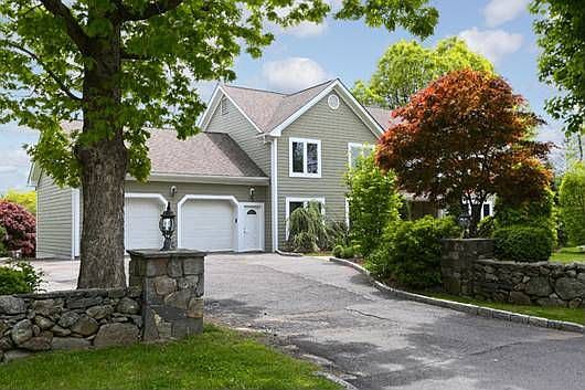 2nd image of 16 Grandview Ln