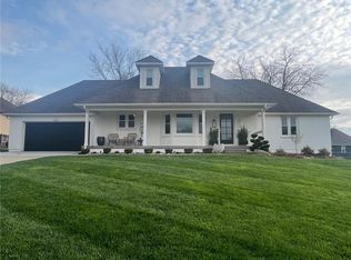 615 Overlook Dr, Raymore, MO 64083