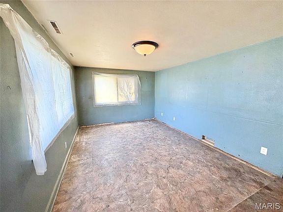 2nd image of 1908 Main Dr