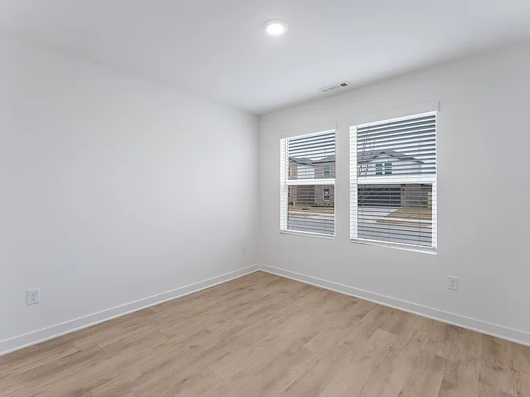 138 S Maroon Ave — Photo 24