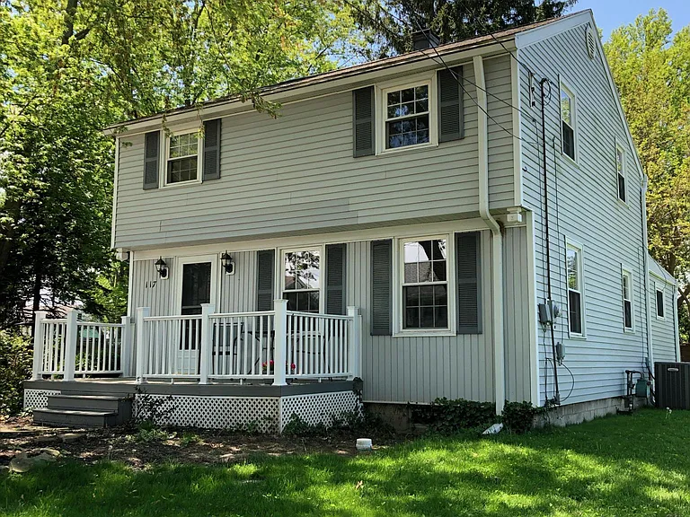 117 Woodside Ave — Photo 3