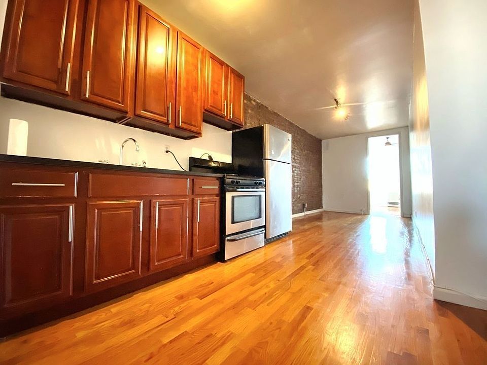 1st image of 141 Thames St #3D