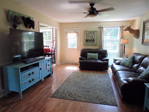 3rd image of 1905 Roan Dr