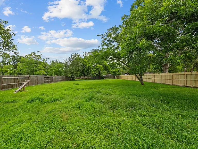 120 Texas Ave — Photo 27