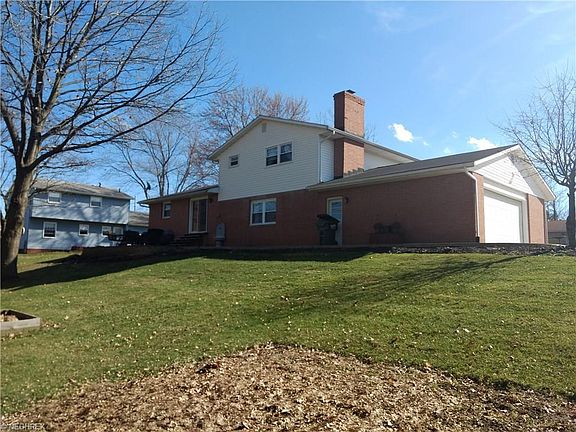 2nd image of 2219 Edmar St