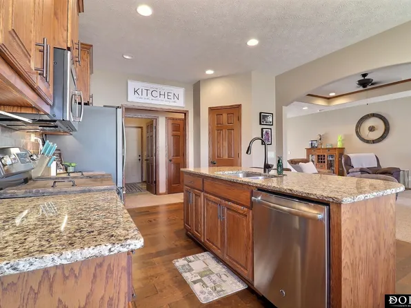 1015 Eastwood Dr, Fremont, NE 68025