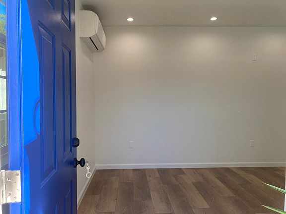 3rd image of 3332 Thorpe Ave