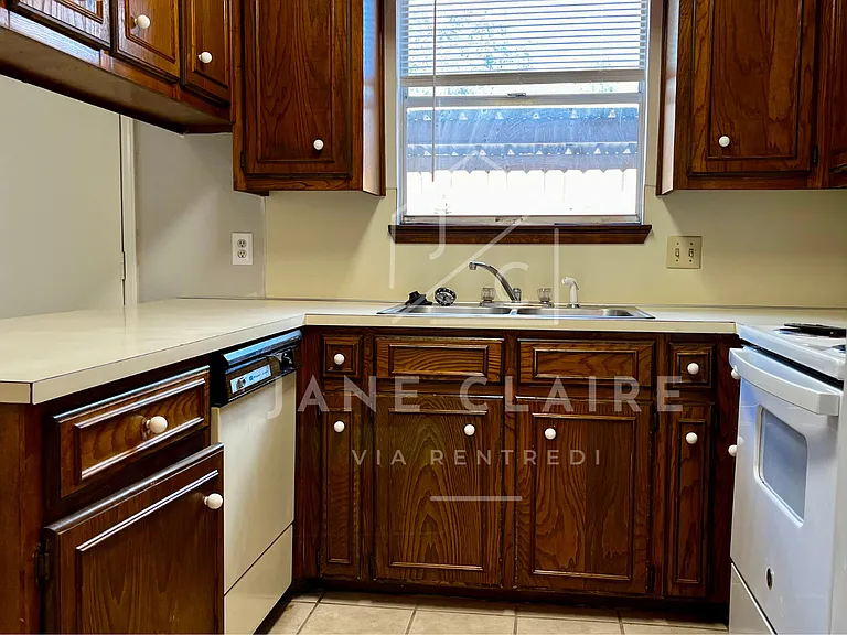 Mill Creek Cir — Photo 4