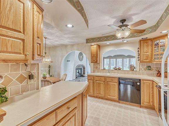 5th image of 32 Baylor Cir