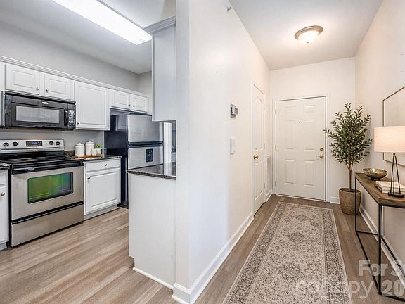 5th image of 16638 Amberside Rd