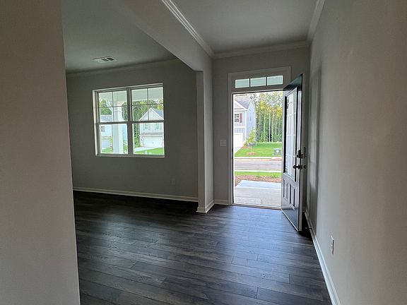 3rd image of 817 Highgrove Way