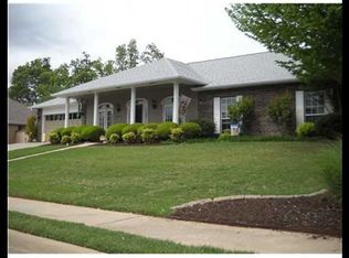 3512 E Redwood Dr, Fayetteville, AR 72703