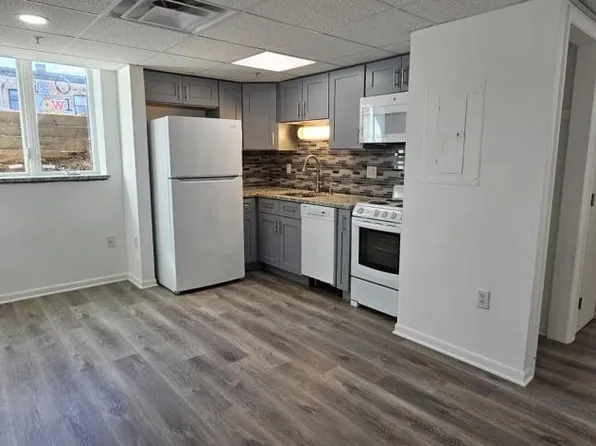 218 N Main St APT 20, Fort Atkinson, WI 53538