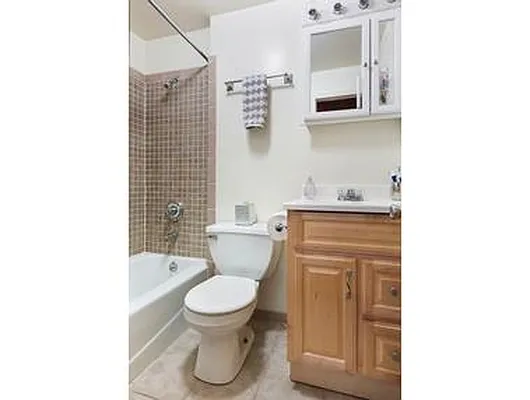 Rented by Douglas Elliman | media 37