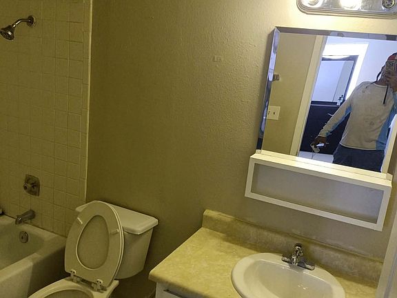 3rd image of 2293 Exeter Dr APT A