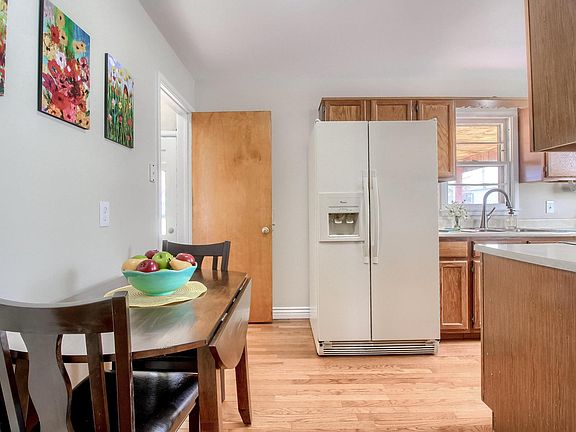 Kitchen Dining Area