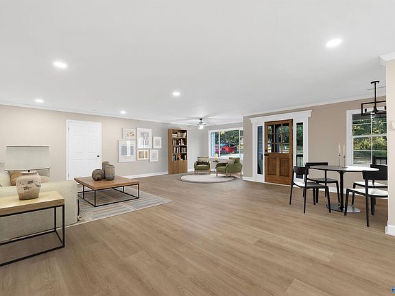 4th image of 174 Robert Cir