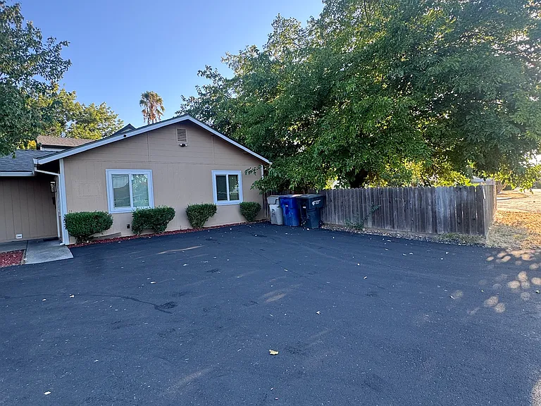 760 Arden Way #B — Photo 8
