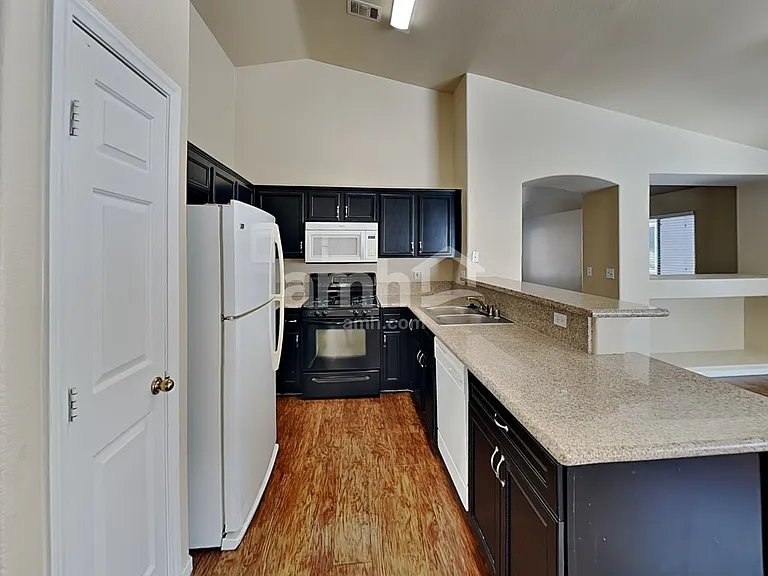 325 Greenleaf Glen St — Photo 3