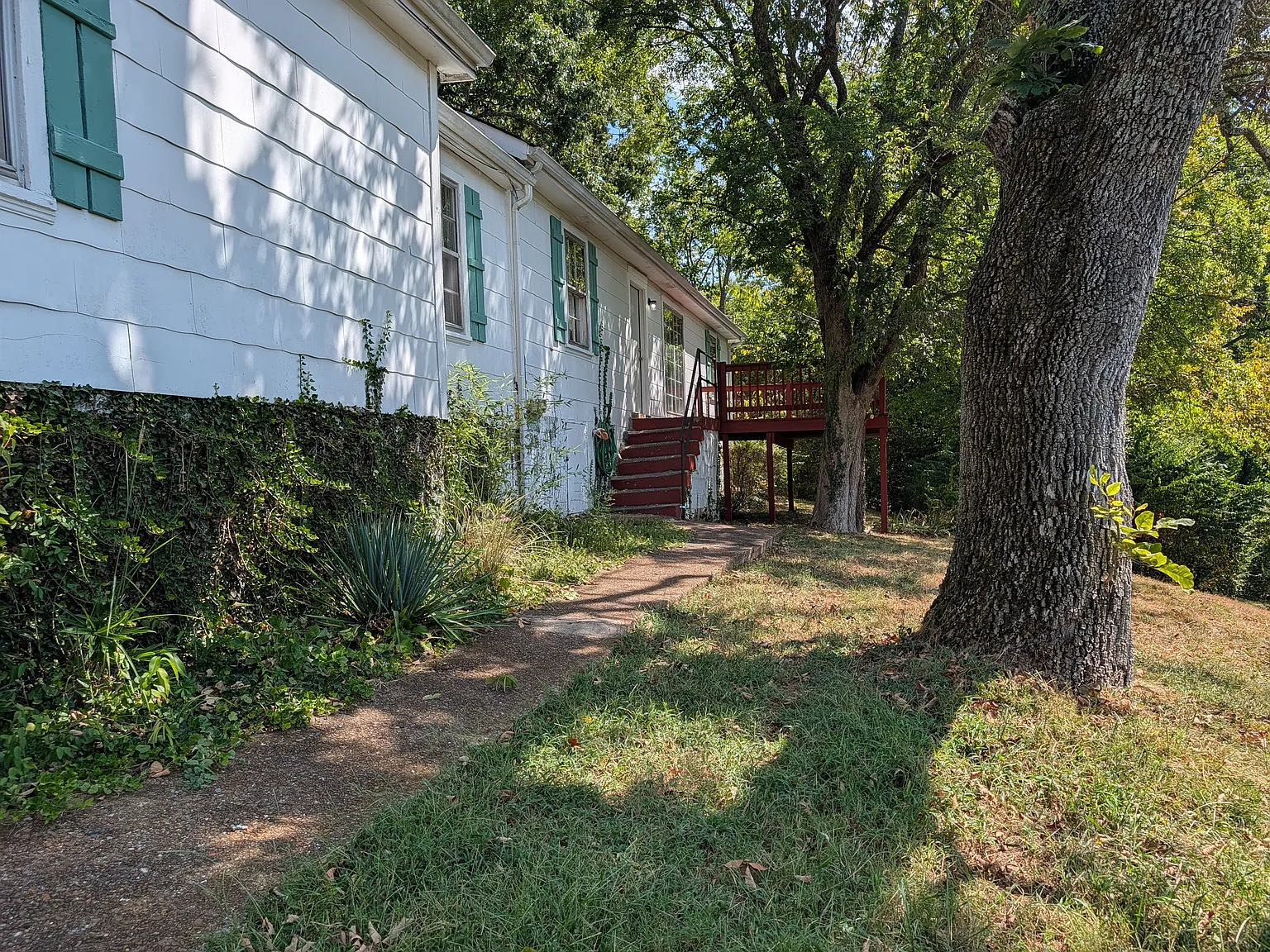 3 bed, 1324 sqft, $1,800 — Photo 2